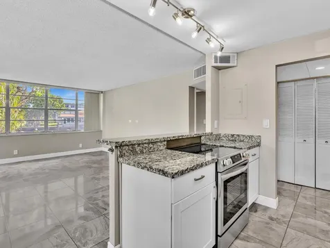 2741 Taft Street Hollywood FL 33020
