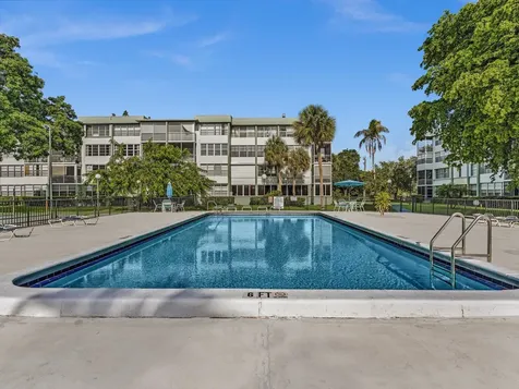 2741 Taft Street Hollywood FL 33020