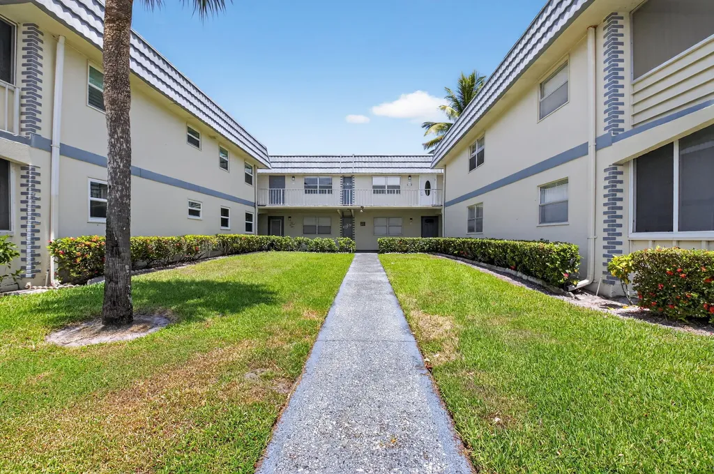 103 Brittany C Delray Beach FL 33446