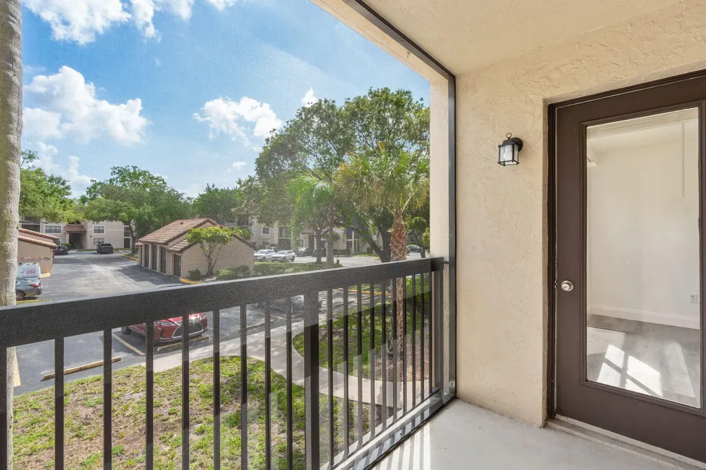 4541 W Mcnab Road Pompano Beach FL 33069