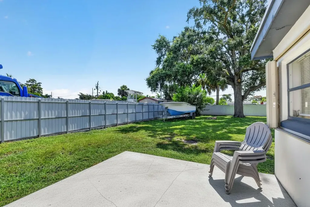 432 W Shadyside Circle West Palm Beach FL 33415