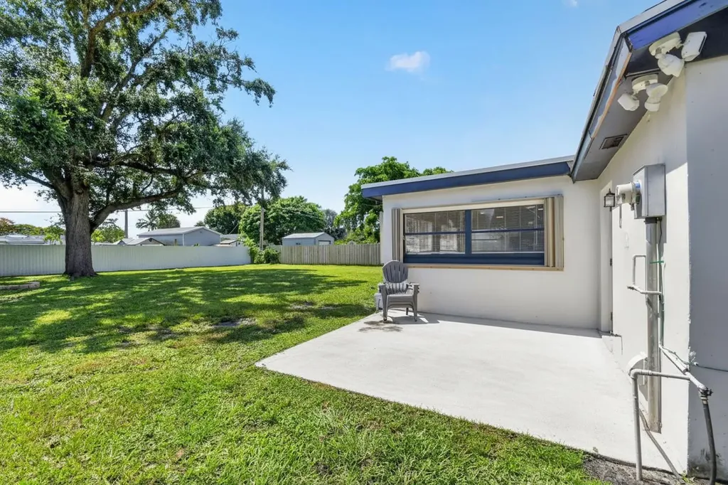 432 W Shadyside Circle West Palm Beach FL 33415