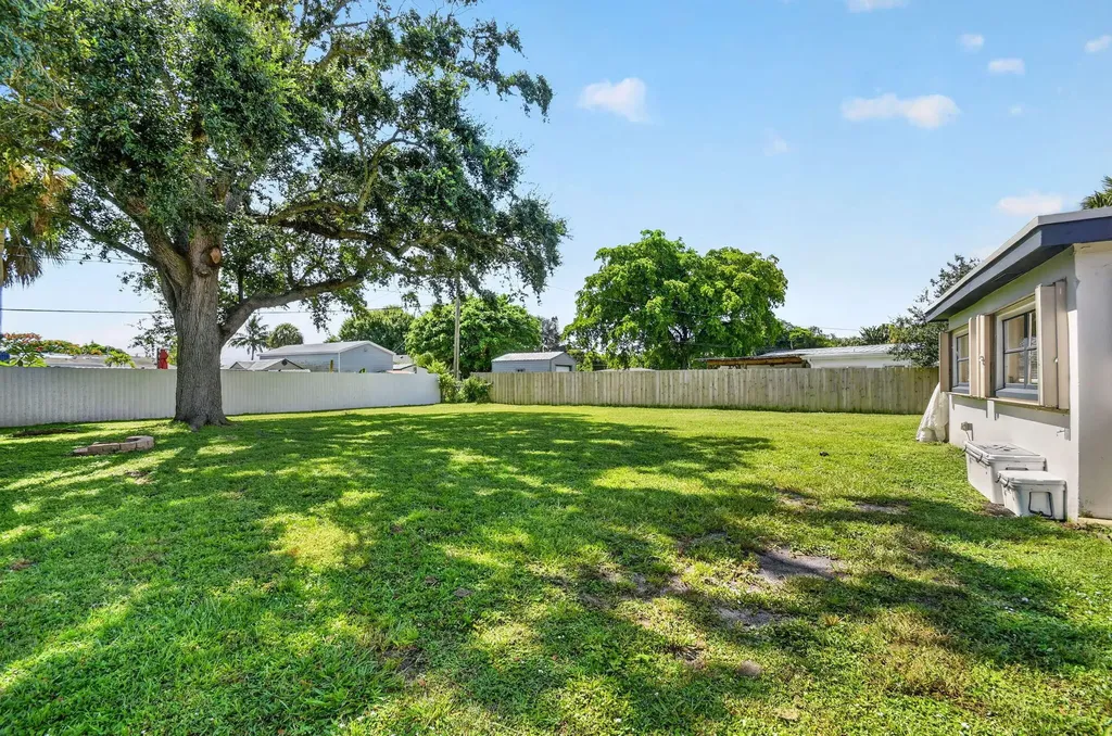 432 W Shadyside Circle West Palm Beach FL 33415