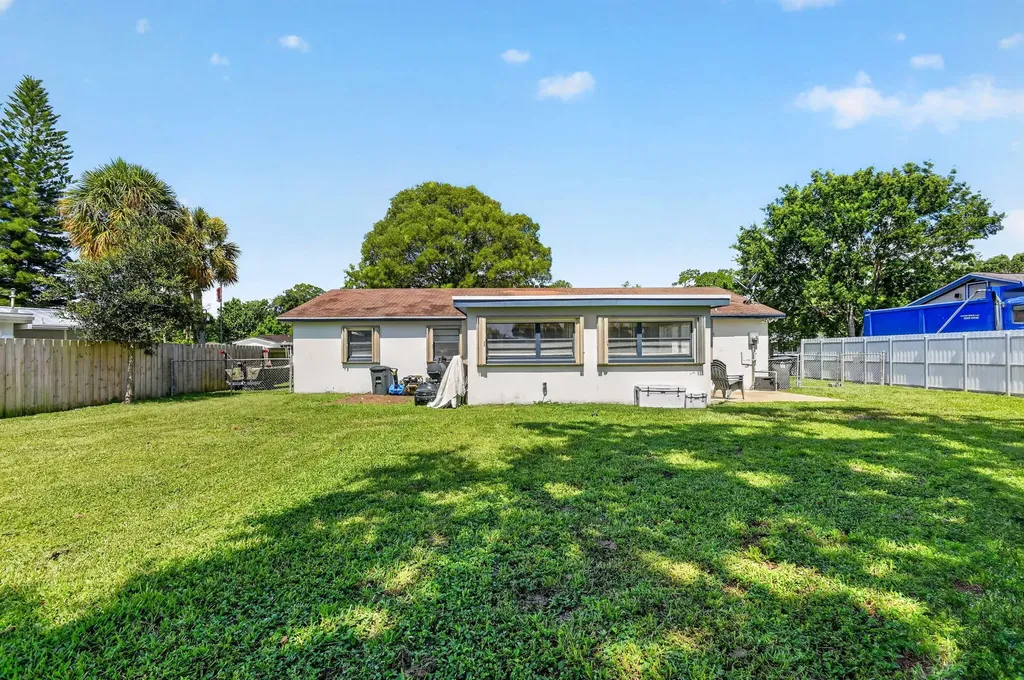 432 W Shadyside Circle West Palm Beach FL 33415