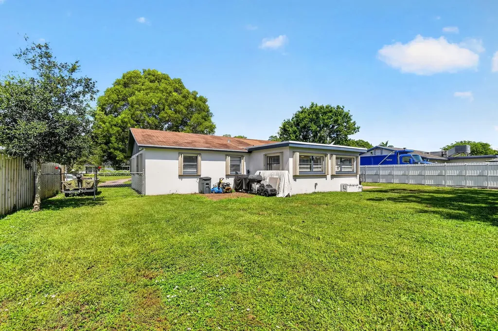 432 W Shadyside Circle West Palm Beach FL 33415