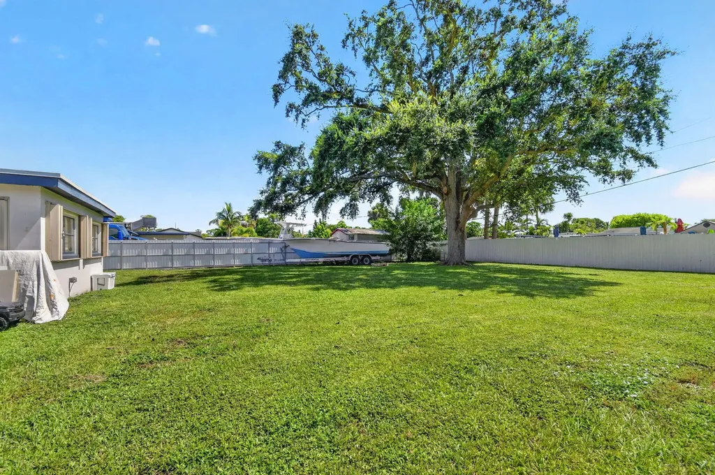 432 W Shadyside Circle West Palm Beach FL 33415