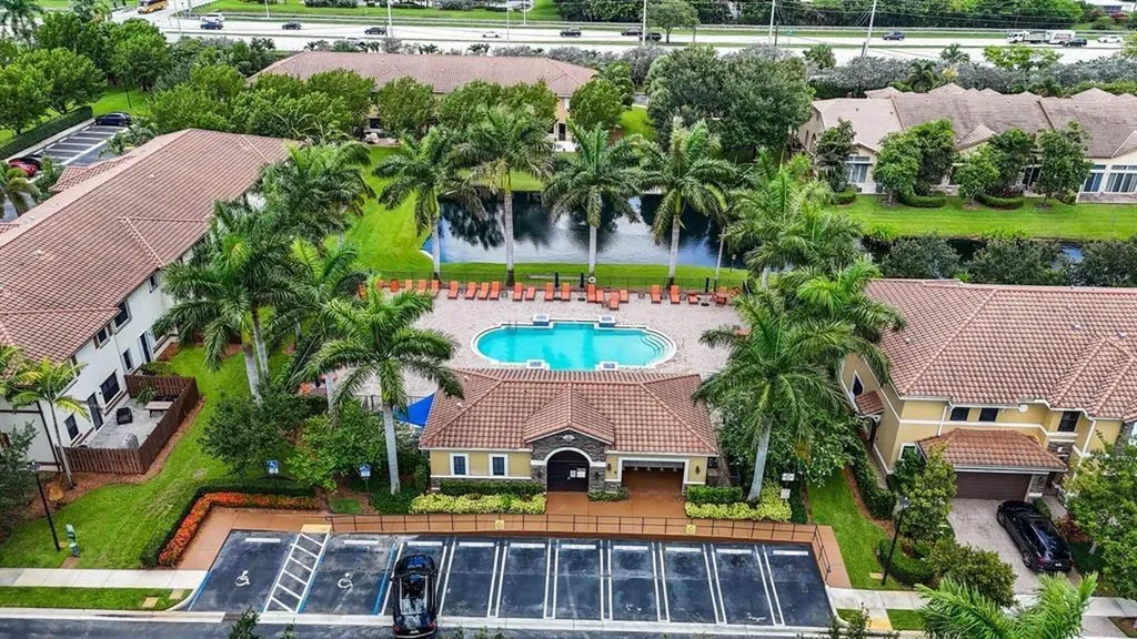 807 E Village Circle Davie FL 33325