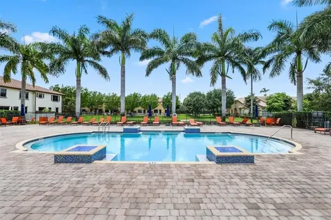 807 E Village Circle Davie FL 33325