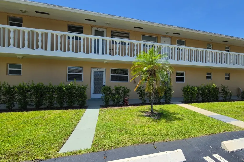 2192 NE 1st Way Boynton Beach FL 33435