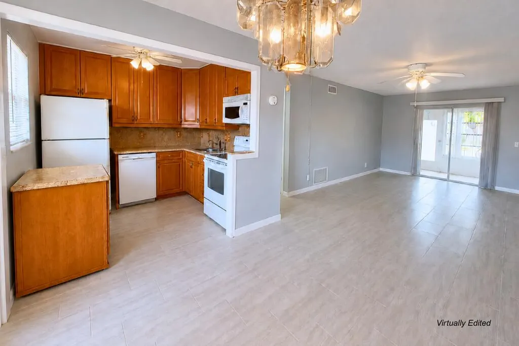 2192 NE 1st Way Boynton Beach FL 33435