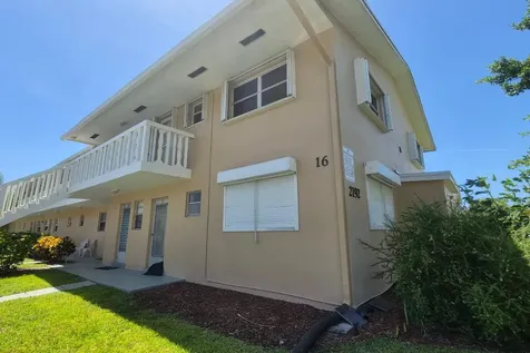 2192 NE 1st Way Boynton Beach FL 33435