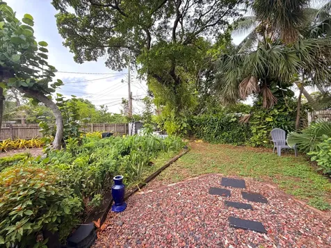 1421 NW 2nd Fort Lauderdale FL 33311