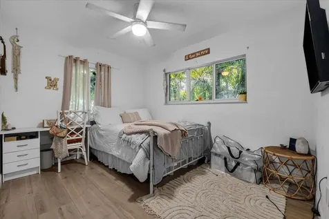 1560 NE 32nd Street Oakland Park FL 33334