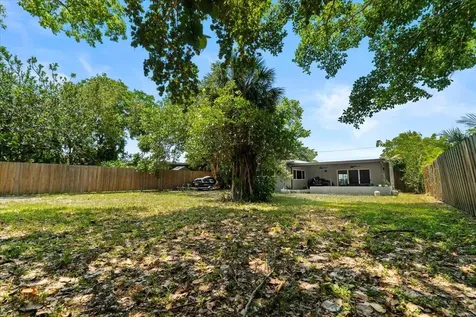 1560 NE 32nd Street Oakland Park FL 33334