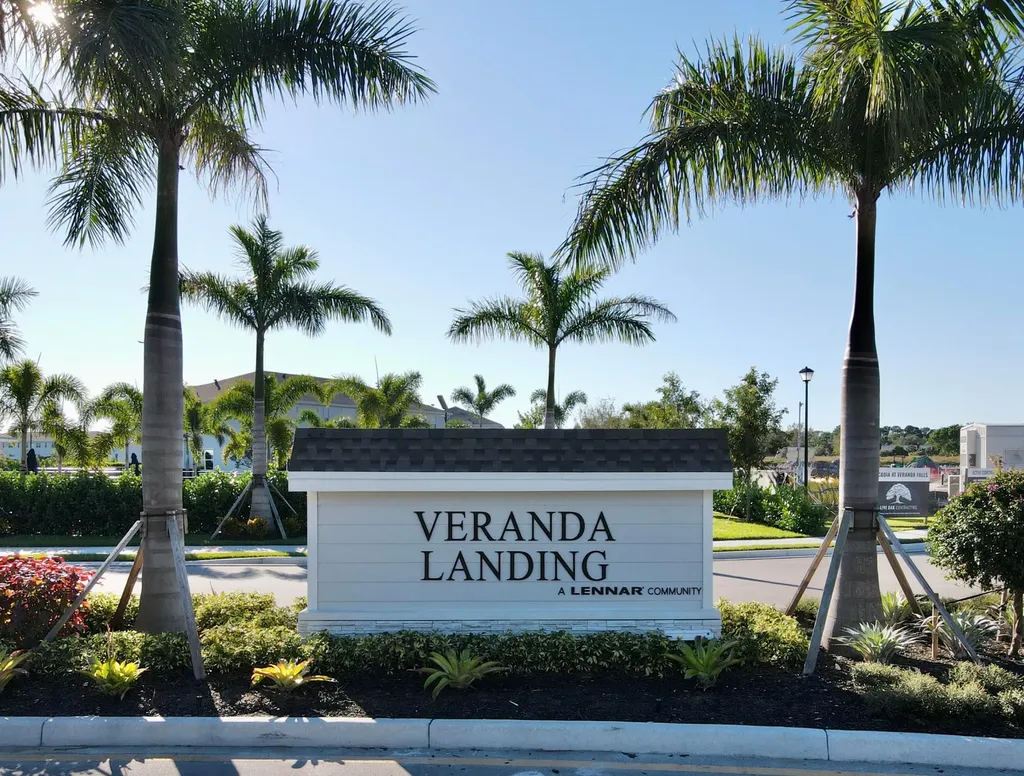 381 SE Crossoak Lane Port St Lucie FL 34984