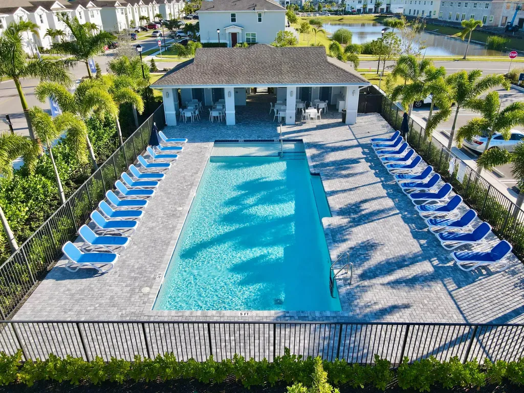 381 SE Crossoak Lane Port St Lucie FL 34984