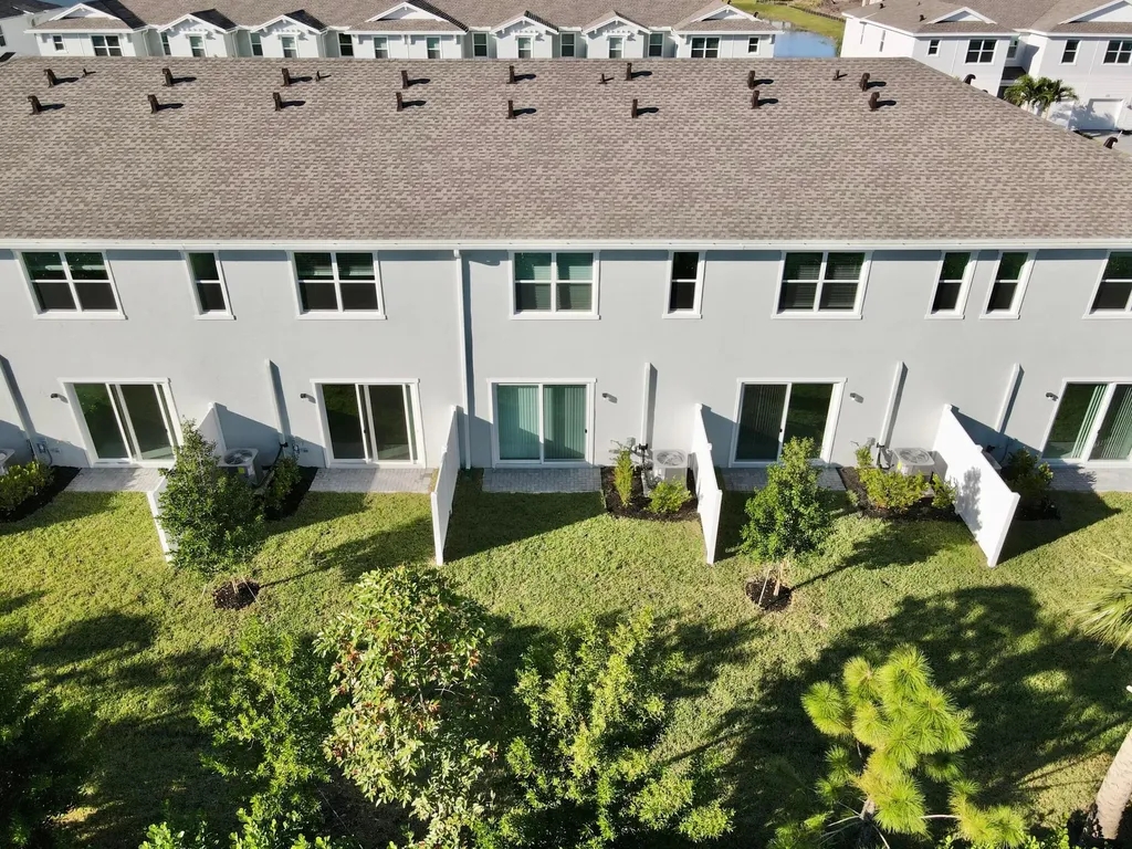 381 SE Crossoak Lane Port St Lucie FL 34984
