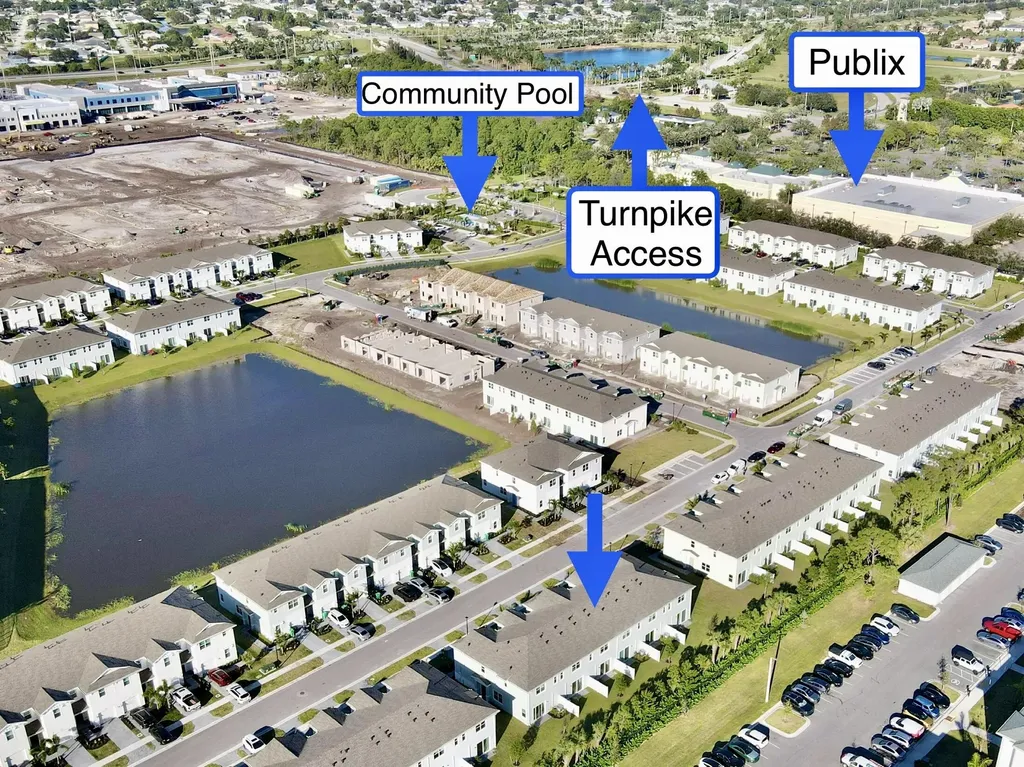 381 SE Crossoak Lane Port St Lucie FL 34984
