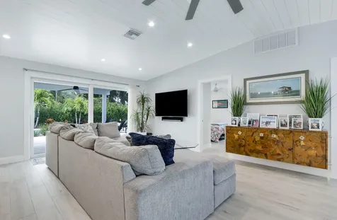 27 Willow Road Tequesta FL 33469