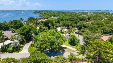 15 W High Point Road Sewalls Point FL 34996