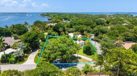 15 W High Point Road Sewalls Point FL 34996