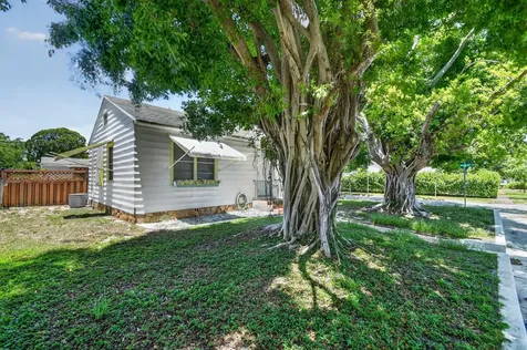 6901 Garden Avenue West Palm Beach FL 33405