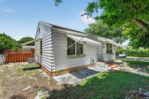 6901 Garden Avenue West Palm Beach FL 33405