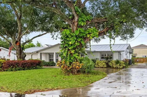 3324 Sunrise Boulevard Fort Pierce FL 34982