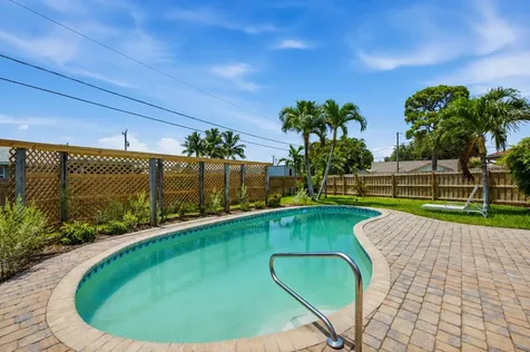1081 Palama Way Lantana FL 33462