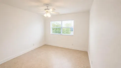 468 Saxony J Delray Beach FL 33446