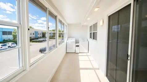 468 Saxony J Delray Beach FL 33446