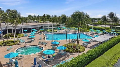 468 Saxony J Delray Beach FL 33446