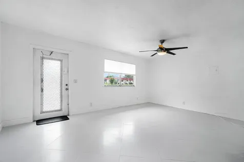 143 Seville E Delray Beach FL 33446
