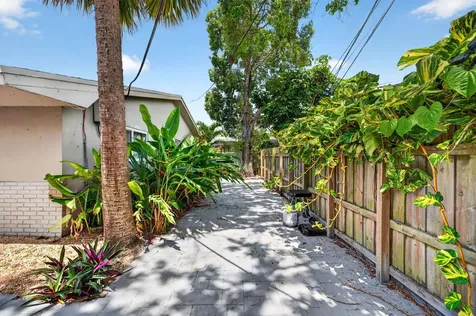 2500 SW 18th Terrace Fort Lauderdale FL 33315