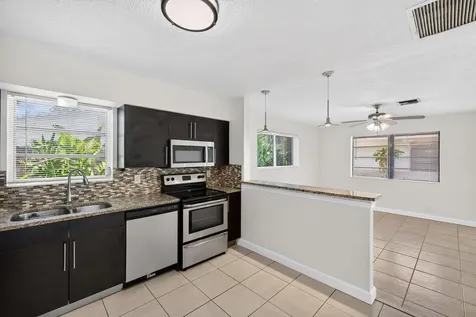 2500 SW 18th Terrace Fort Lauderdale FL 33315