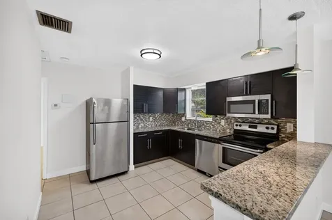 2500 SW 18th Terrace Fort Lauderdale FL 33315
