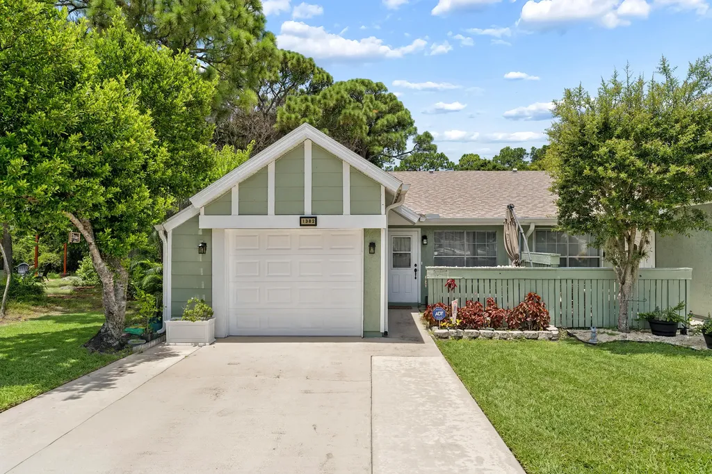 1382 SE Rivergreen Circle Port St Lucie FL 34952