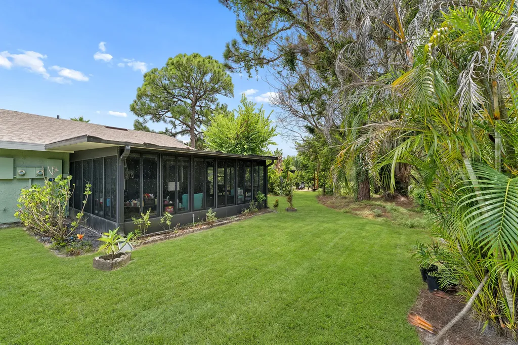 1382 SE Rivergreen Circle Port St Lucie FL 34952