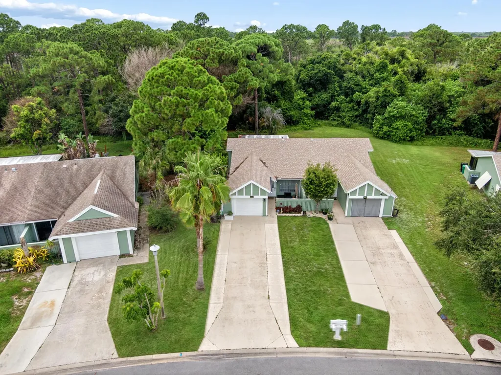 1382 SE Rivergreen Circle Port St Lucie FL 34952