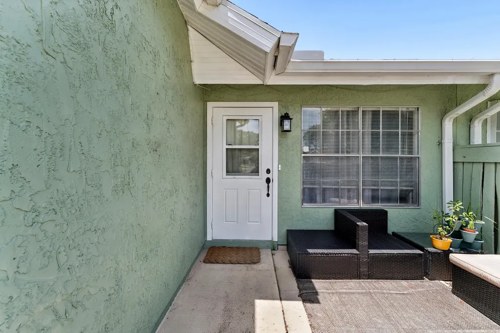 1382 SE Rivergreen Circle Port St Lucie FL 34952