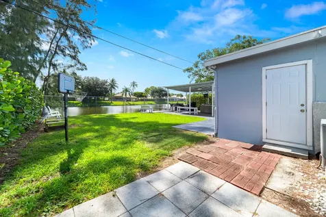 735 Hibiscus Drive Royal Palm Beach FL 33411