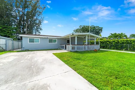 735 Hibiscus Drive Royal Palm Beach FL 33411