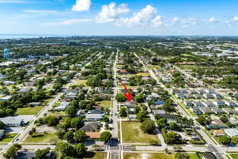 230 SW 6th Avenue Delray Beach FL 33444