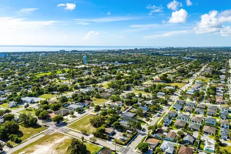 230 SW 6th Avenue Delray Beach FL 33444