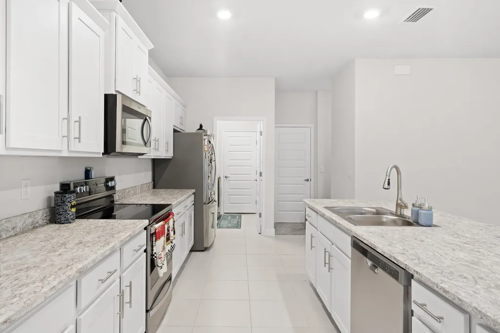 692 NE Turtleback Trail Port St Lucie FL 34983
