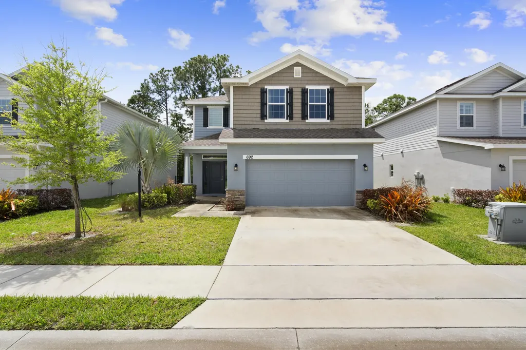 692 NE Turtleback Trail Port St Lucie FL 34983