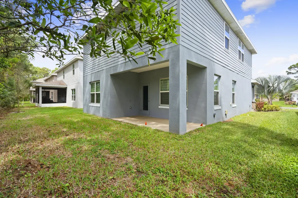 692 NE Turtleback Trail Port St Lucie FL 34983