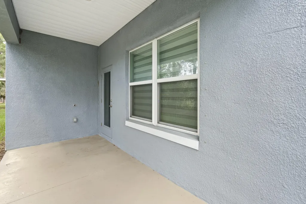 692 NE Turtleback Trail Port St Lucie FL 34983