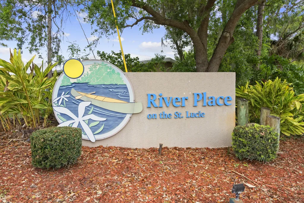 692 NE Turtleback Trail Port St Lucie FL 34983