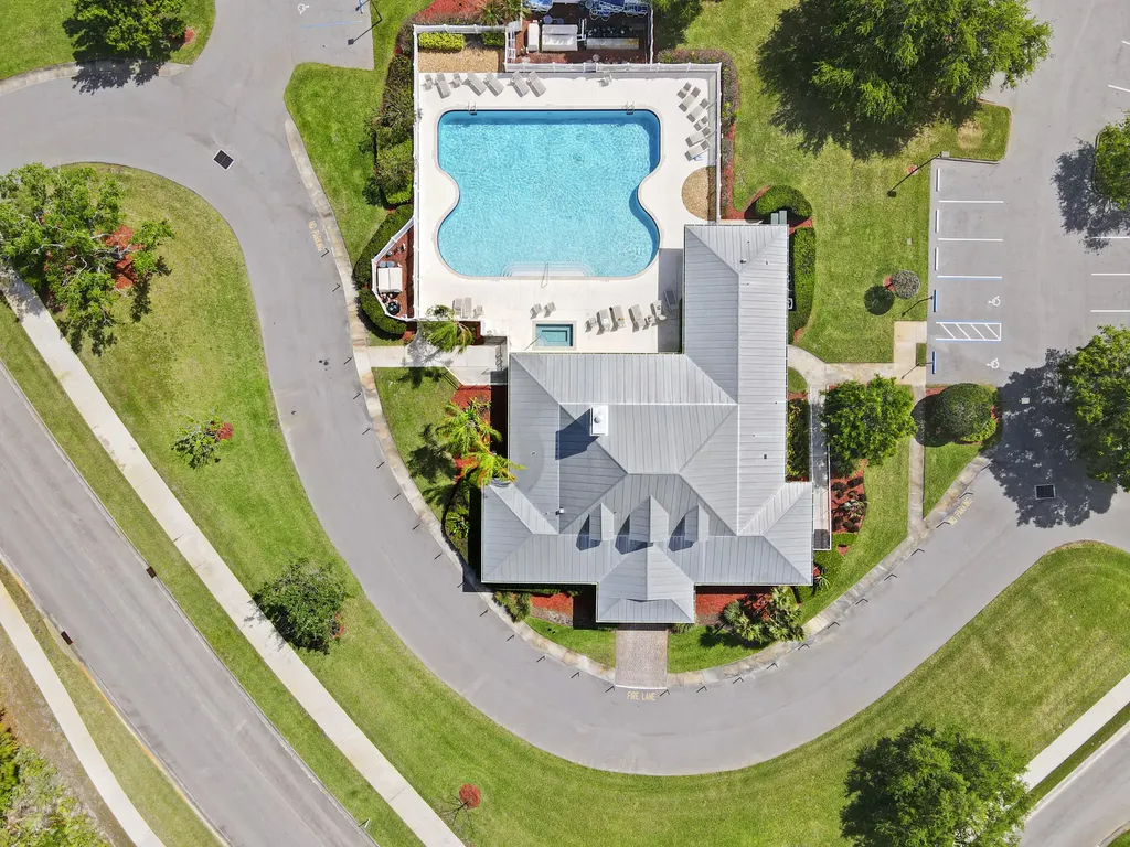 692 NE Turtleback Trail Port St Lucie FL 34983